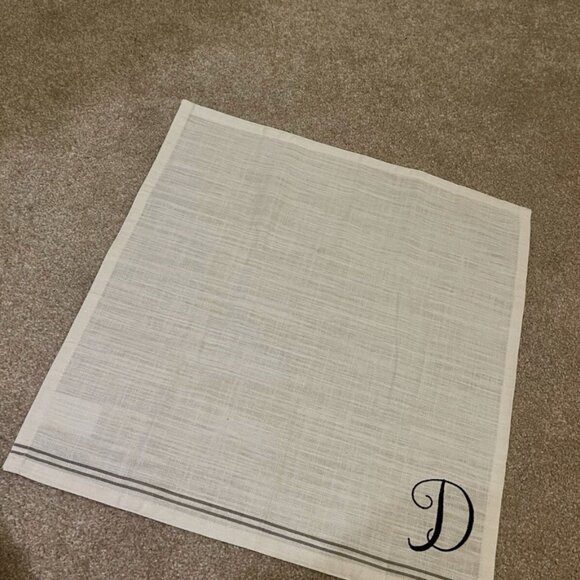Set of 4 Elegant Cotton Napkins with Embroidered 'D' Monogrammed Dining Decor - Picture 3 of 5